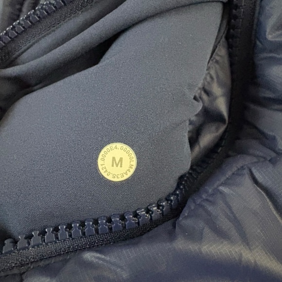 Lululemon Men's Insulated Bomber Jacket Size Medium - Picture 5 of 7